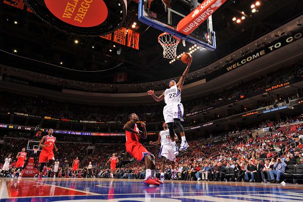 阿莱格里：我绝对没有冒犯裁判；莱奥具备成为中锋的特点（阿莱格里：绝无冒犯裁判之意，莱奥有当中锋的条件）