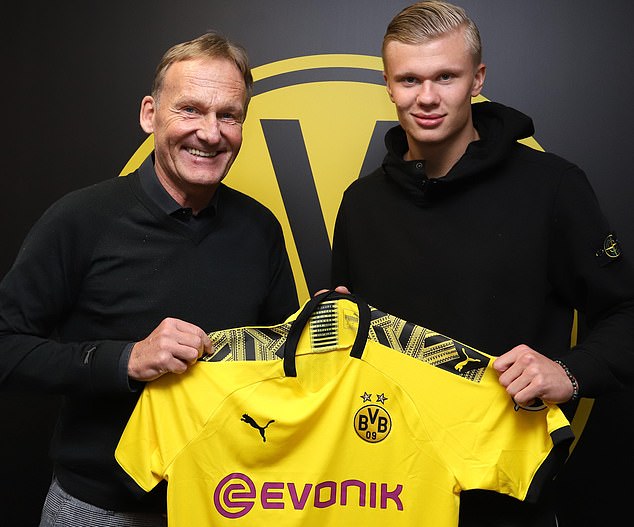 莫雷托：巴萨、马竞、尤文图斯都希望免签伯恩茅斯中卫塞内西（莫雷托称：巴萨、马竞、尤文均有意以自由身签下伯恩茅斯中卫塞内西）