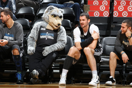 表现出色，托纳利当选欧冠纽卡vs毕尔巴鄂全场最佳球员（托纳利闪耀全场，荣膺欧冠纽卡vs毕尔巴鄂最佳球员）