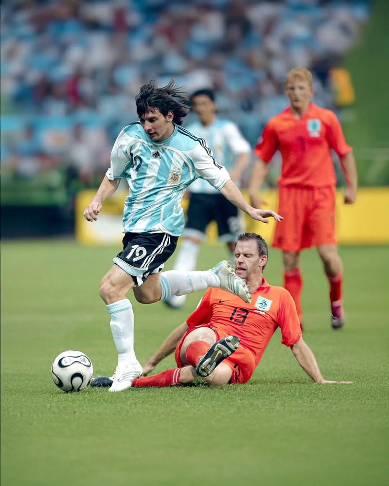 意媒：曼联只想纯租借梅努，球员本人愿意以此方式前往意甲（意媒称曼联仅愿外租梅努，球员同意以租加盟意甲）