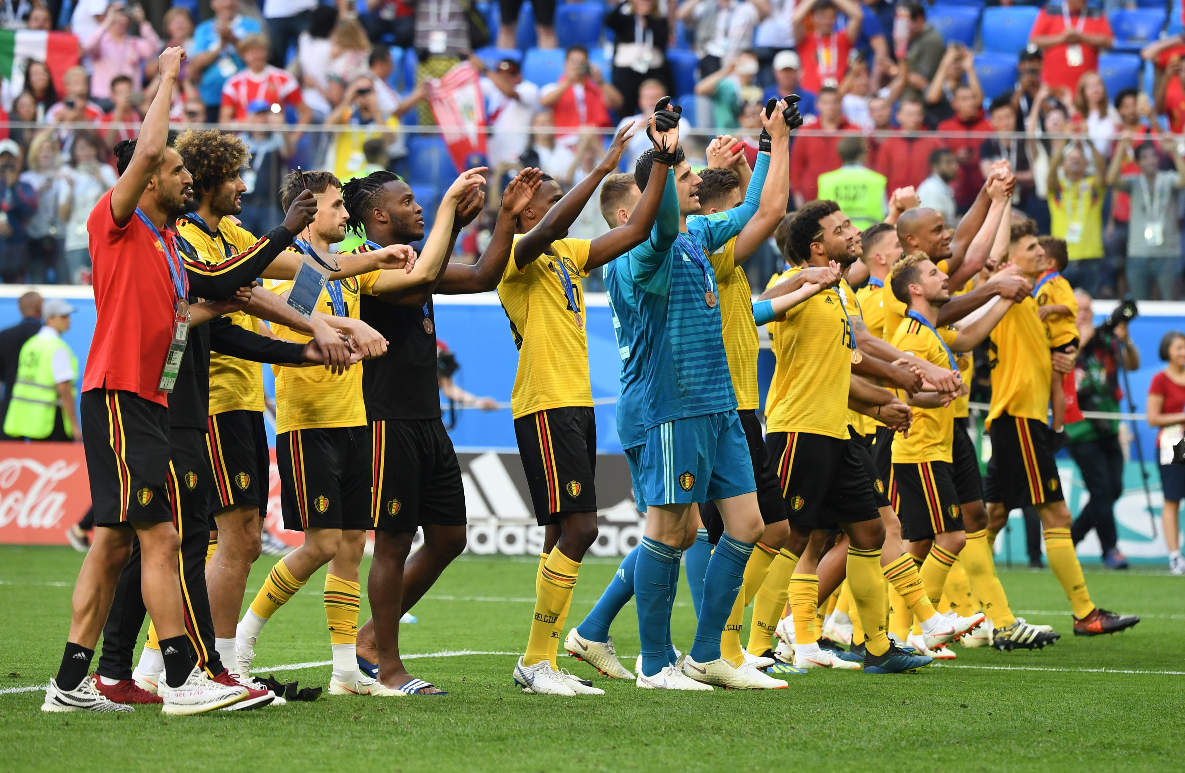 鸣枪深马，与城同行！深圳花游姐妹花与体操“五冠王”的奔跑感悟（深马枪响，与城共奔：深圳花游姐妹与体操“五冠王”谈奔跑感悟）